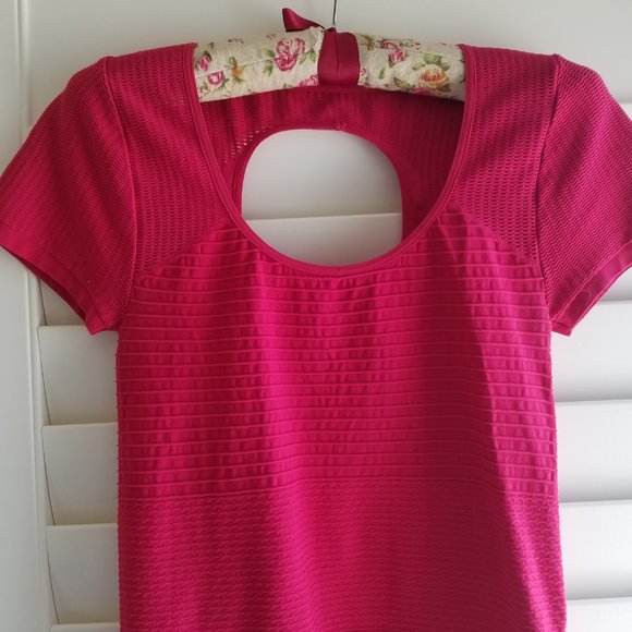 Sorbtek SS Cut Out Back Top Barbiecore Pink Fashion - Picture 4 of 7